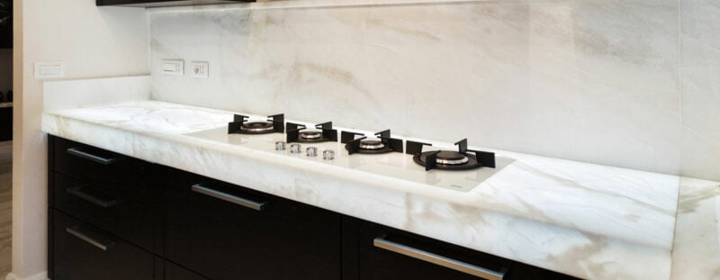 Top cucina in marmo retroilluminato Top cucina in marmo retroilluminato