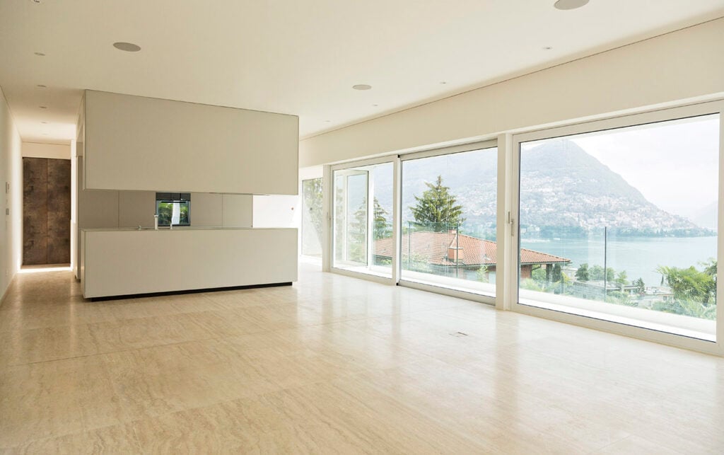 cucina pavimenti in travertino