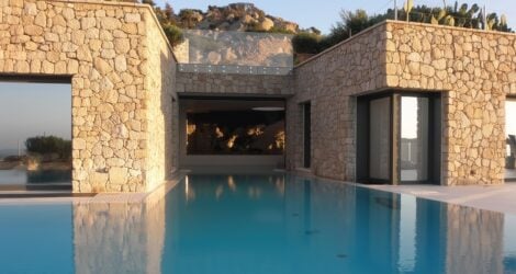 Custom Interior Design and Luxury Swimming Pool in Natural Stone – Sardinia, Italy