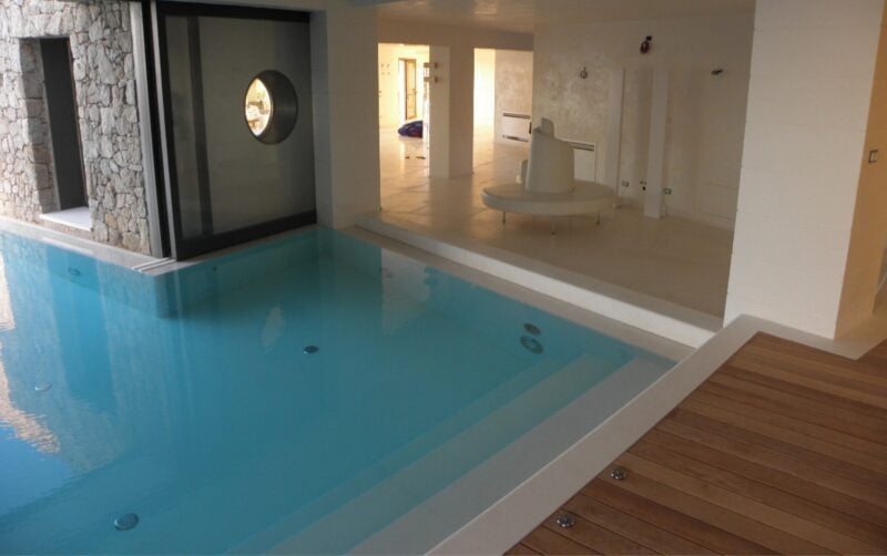 piscina di lusso marmo