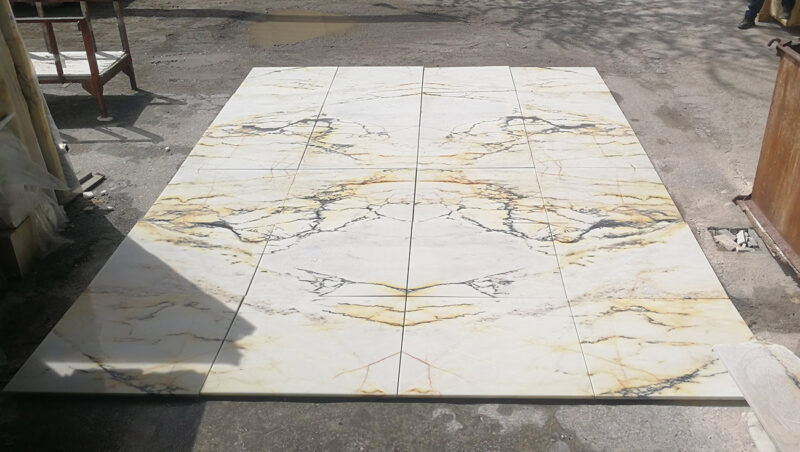 Preposta del pavimento on mattonelle in marmo Paonazzo