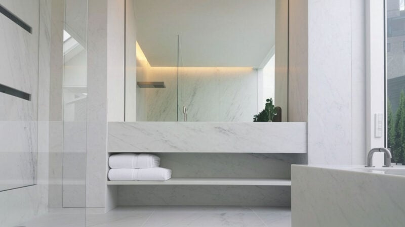 bagno personalizzato in marmo di carrara