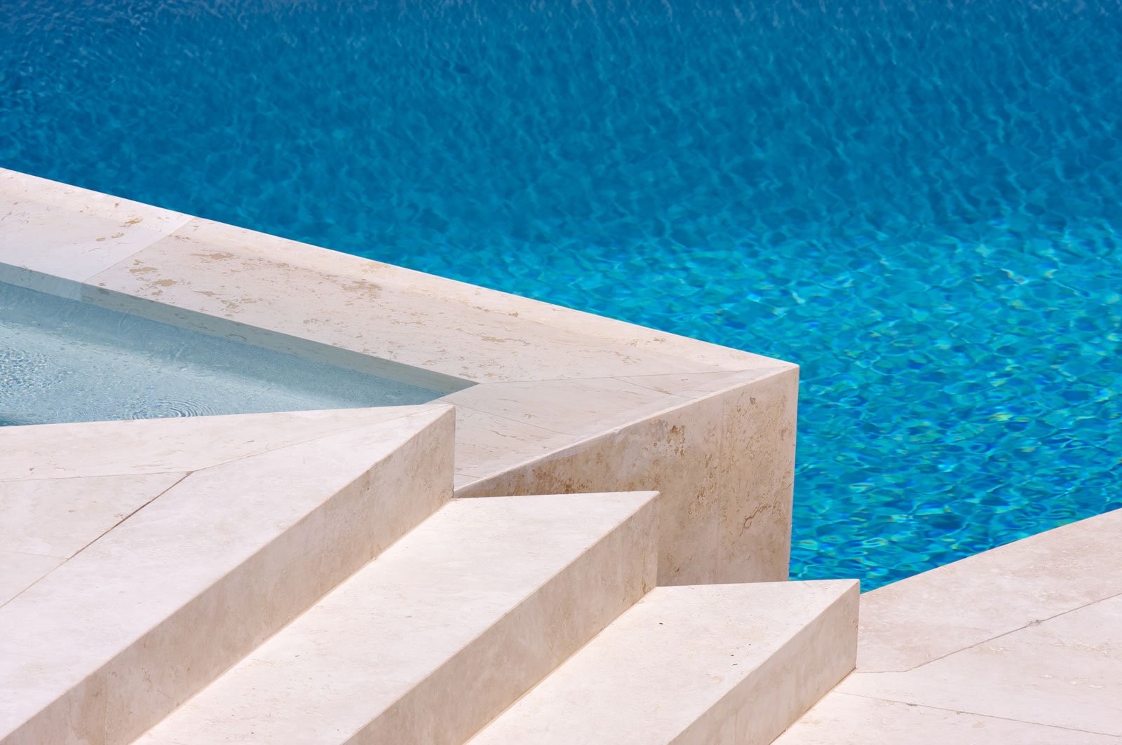 Marble pool, a dip into style - Dedalo Stone