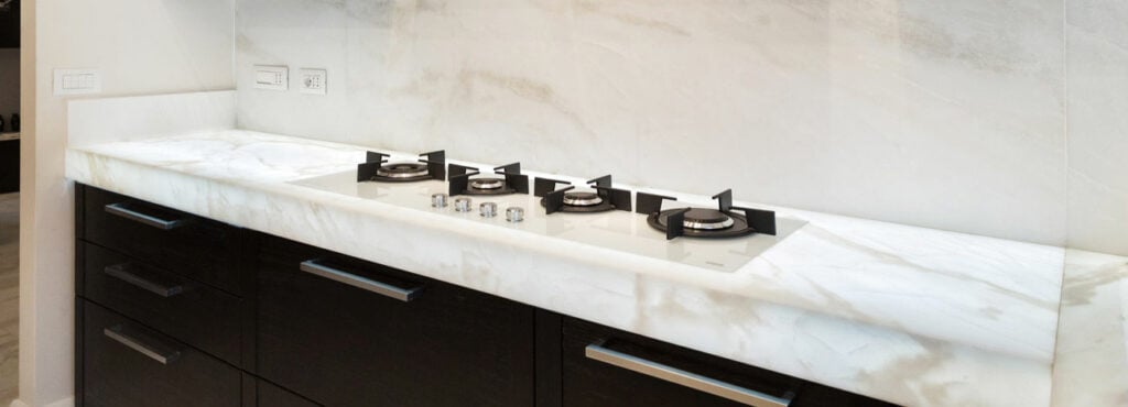 top cucina marmo retroilluminato Top cucina in marmo retroilluminato