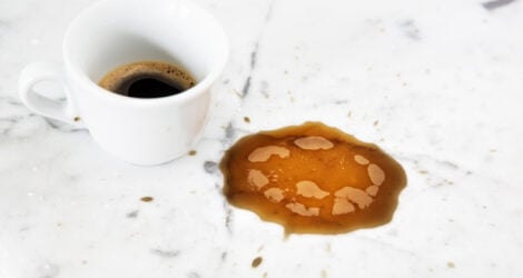 Come pulire il marmo macchiato o ingiallito