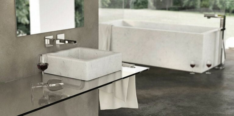 Lavandino e esca in marmo bianco