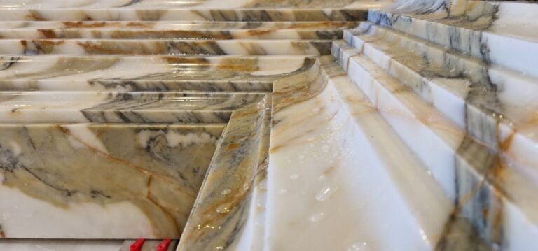 calacatta gold frame