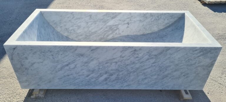 veined marble bathtub