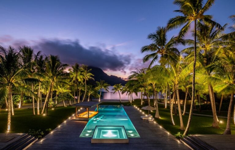 villa con piscina bora bora interior design