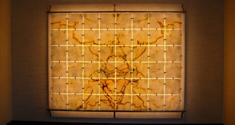 parete modulare sospesa in marmo retroilluminato