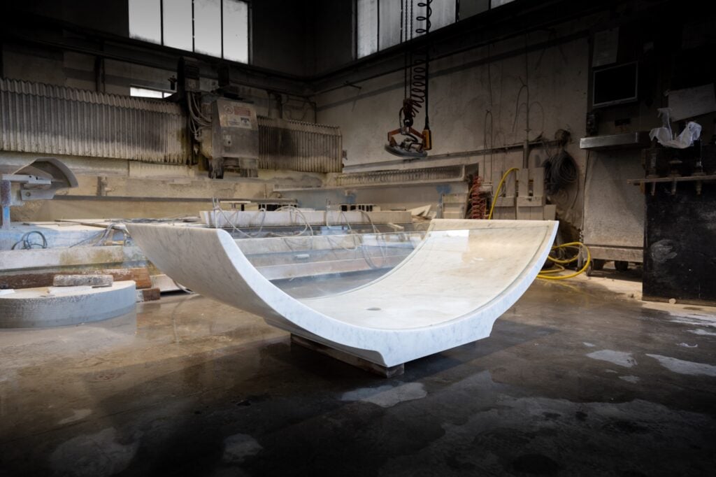 marble and glass bathtub processing