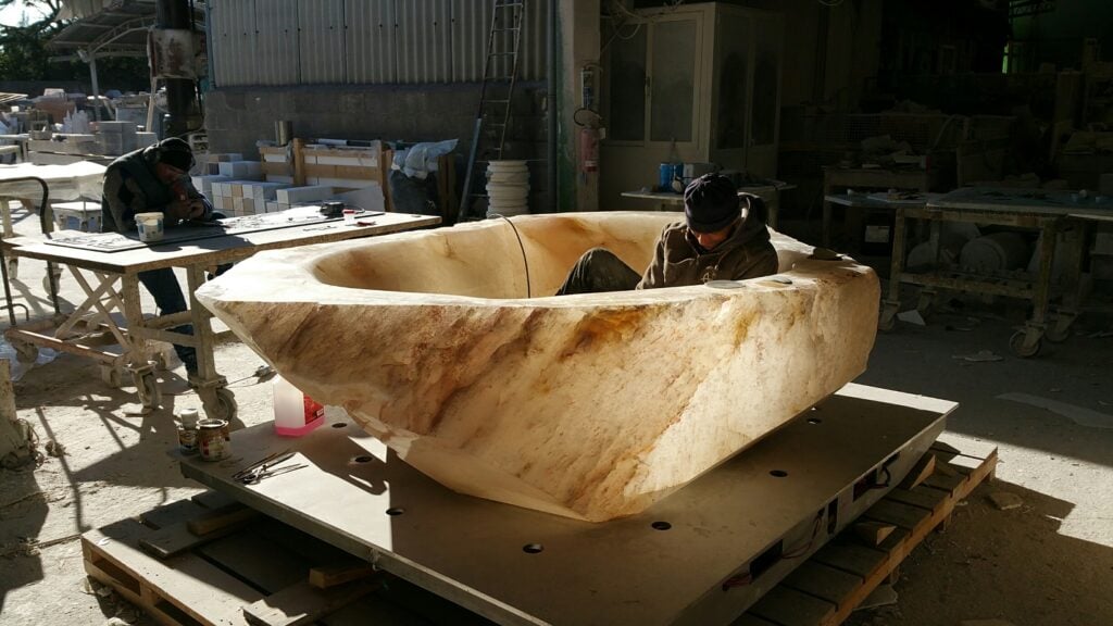 onyx bathtub