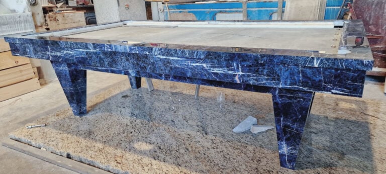 biliardo di lòusso blu