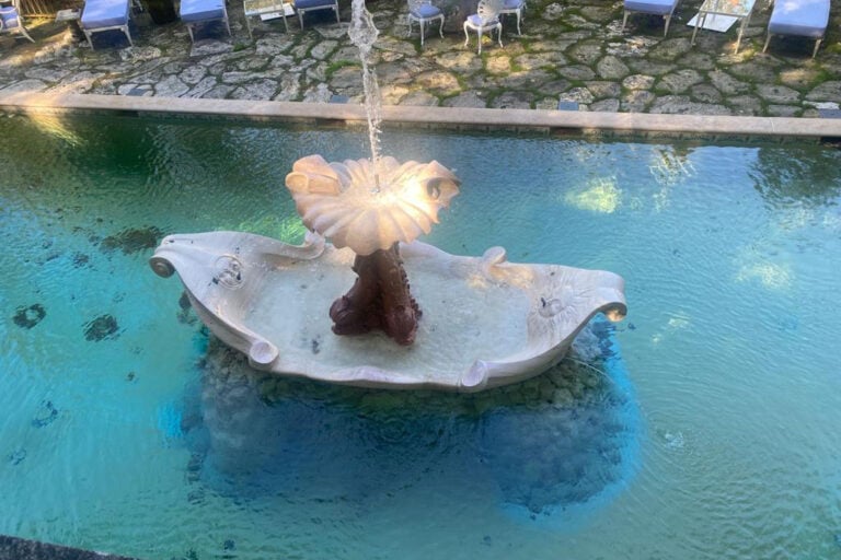 fontana in travertino dedalo barcaccia 2