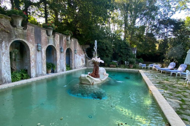 fontana in travertino dedalo barcaccia