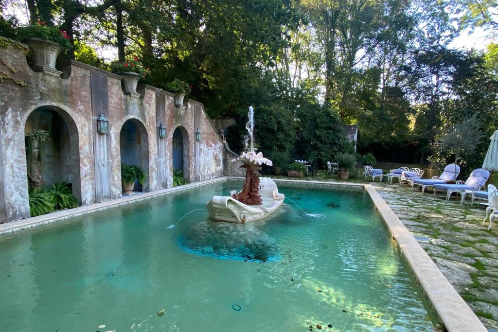 fontana in travertino dedalo barcaccia