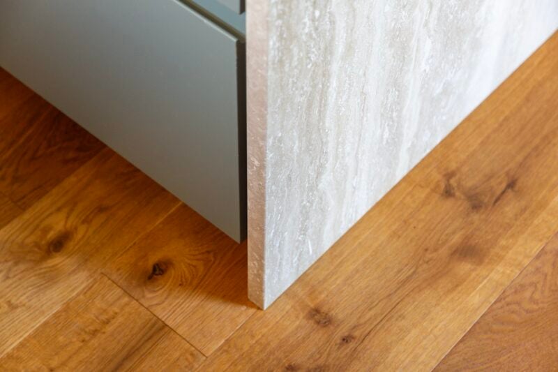 cucina in travertino e parquet legno cucina in travertino e parquet legno