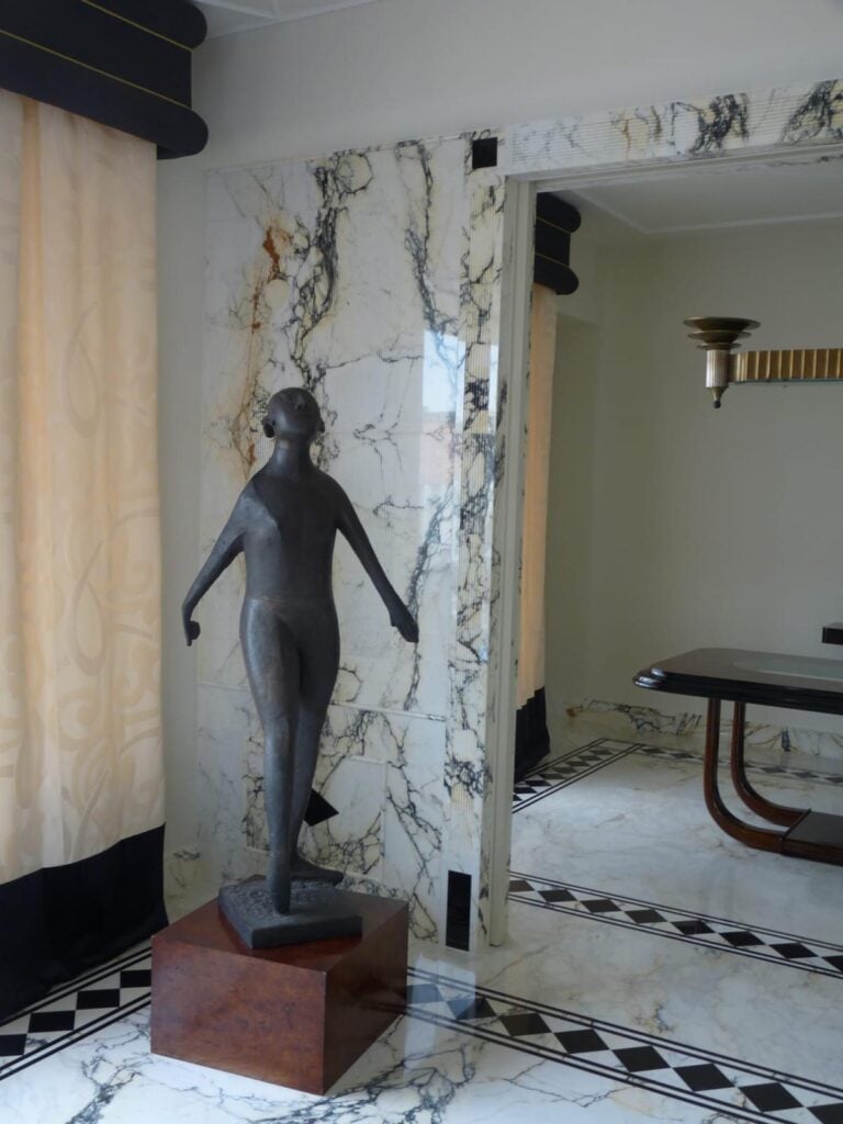 living room with marble cladding